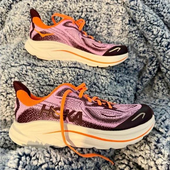 HOKA Clifton 10 size 5Y / 6.5 Women’s Pink and Purple - Picture 2 of 5